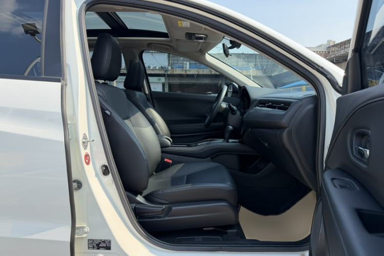Used Honda Vezel 2020 220 TURBO CVT Luxury Edition Interior 7