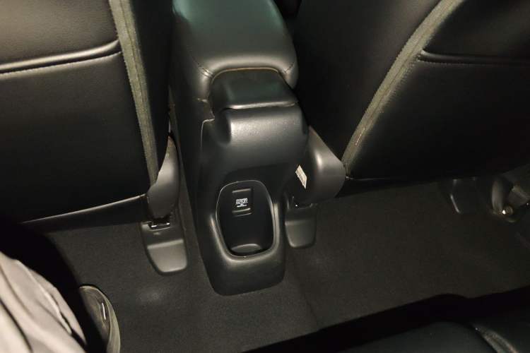 Used Honda Vezel 2020 1.5L CVT Elite Edition Interior 8