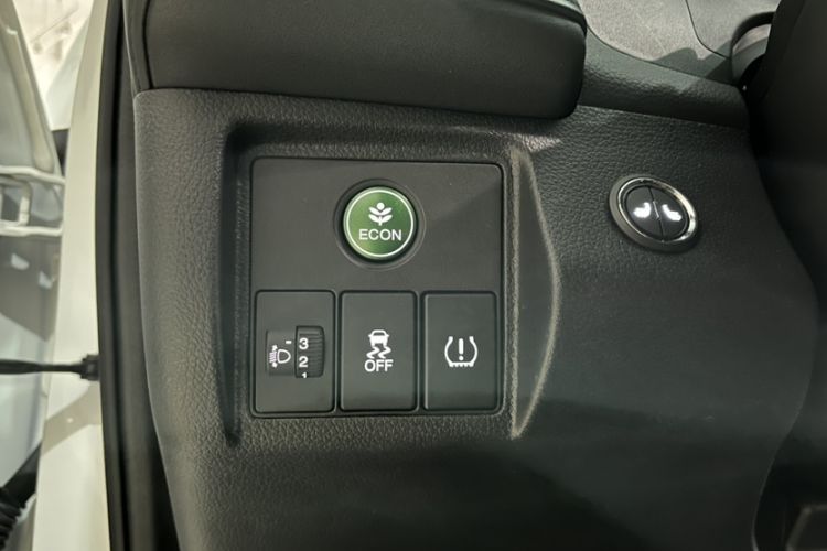 Used Honda Vezel 2020 1.5L CVT Luxury Edition Interior 8