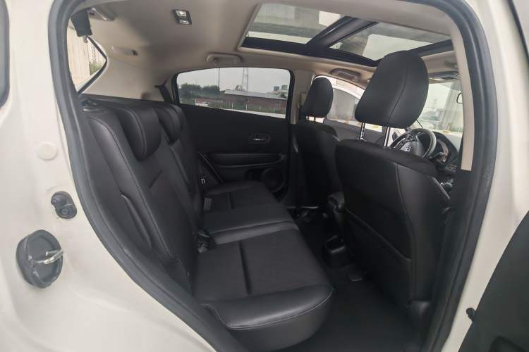 Used Honda Vezel 2020 1.5L CVT Pioneer Edition Interior 8