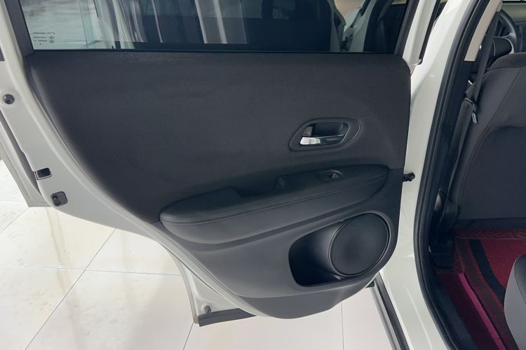 Used Honda Vezel 2020 1.5L CVT Elite Edition Interior 8