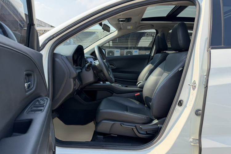 Used Honda Vezel 2020 220 TURBO CVT Luxury Edition Interior 8