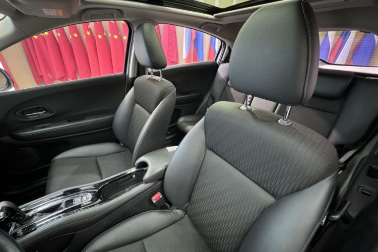 Used Honda Vezel 2020 1.5L CVT Pioneer Edition Interior 8