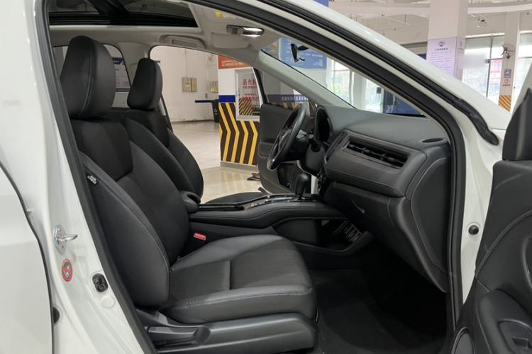 Used Honda Vezel 2020 1.5L CVT Luxury Edition Interior 9