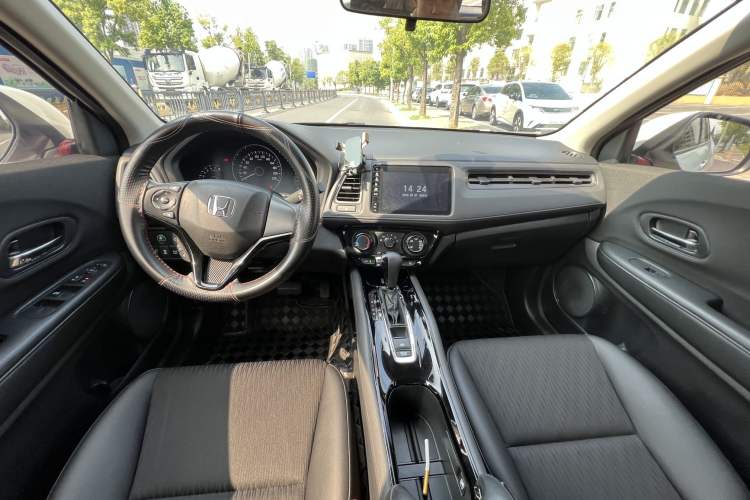 Used Honda Vezel 2020 1.5L CVT Pioneer Edition Interior 9