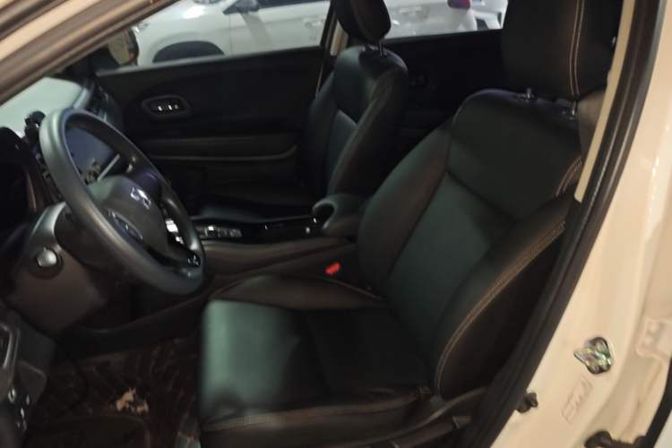 Used Honda Vezel 2020 220 TURBO CVT Elite Edition Left Front Seat