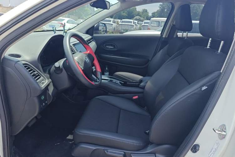 Used Honda Vezel 2020 220 TURBO CVT Luxury Edition Left Front Seat
