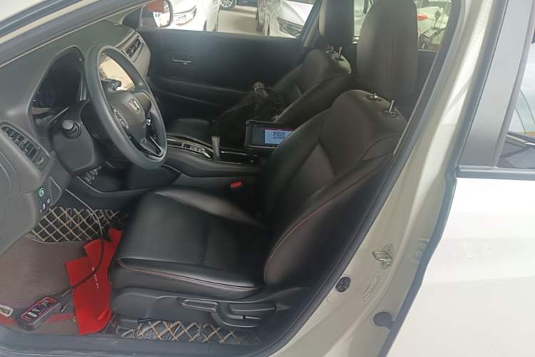 Used Honda Vezel 2020 220 TURBO CVT Elite Edition Left Front Seat