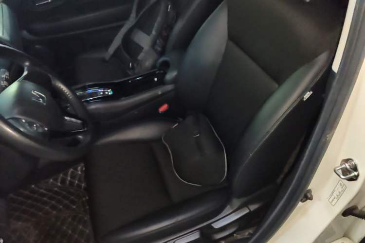 Used Honda Vezel 2020 220 TURBO CVT Luxury Edition Left Front Seat