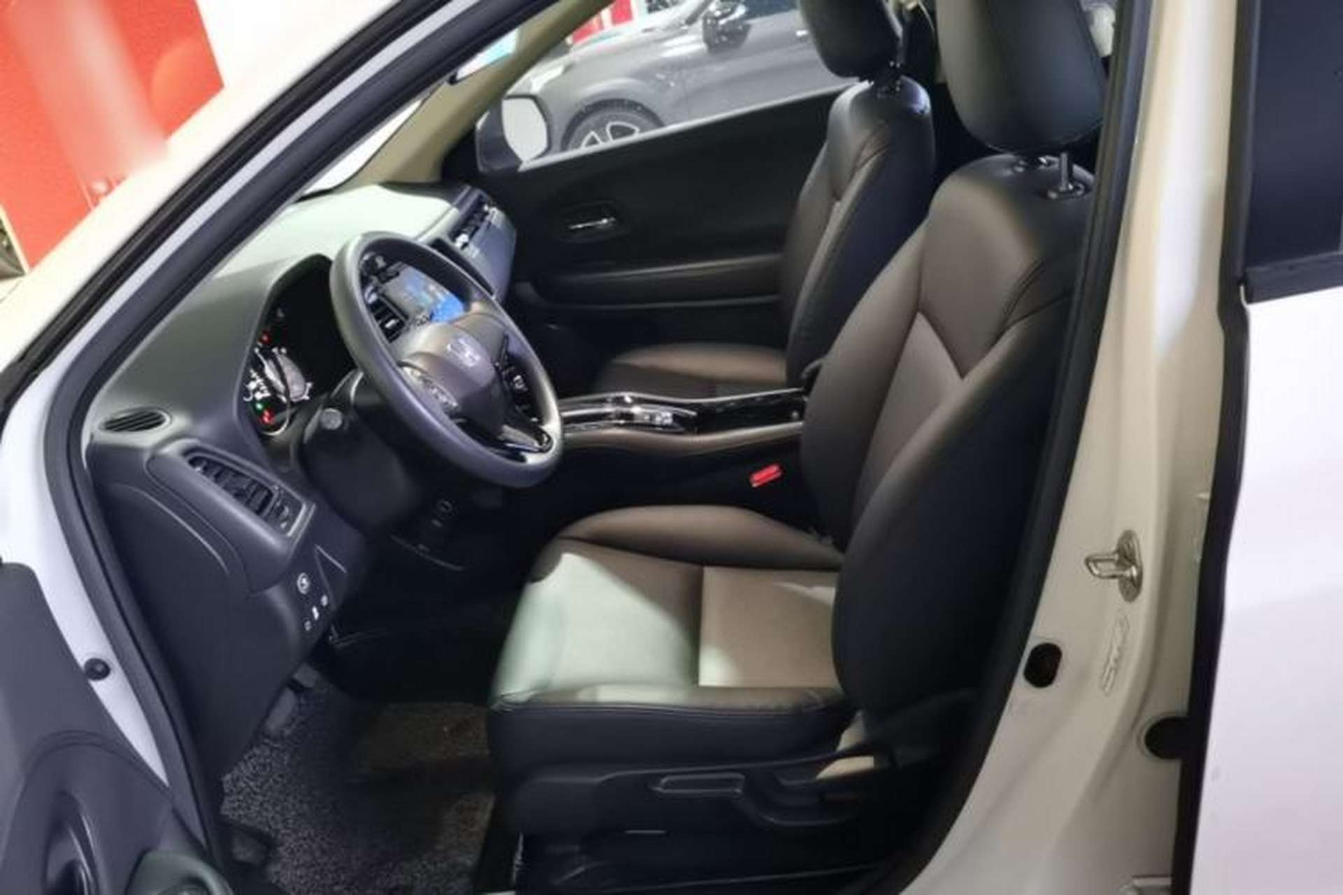 Used Honda Vezel 2020 1.5L CVT Pioneer Edition Left Front Seat