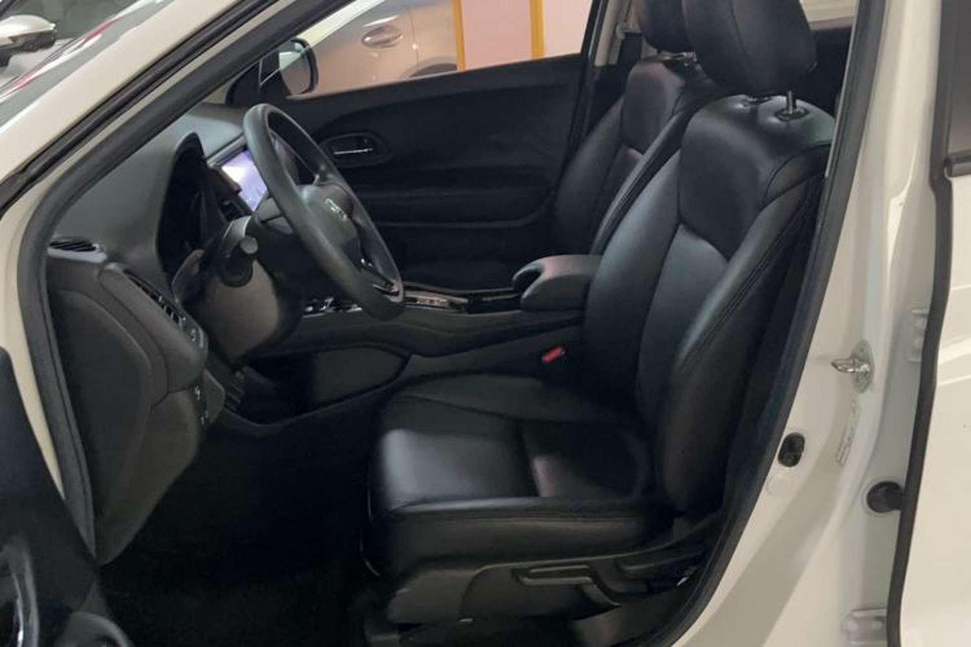 Used Honda Vezel 2020 1.5L CVT Elite Edition Left Front Seat