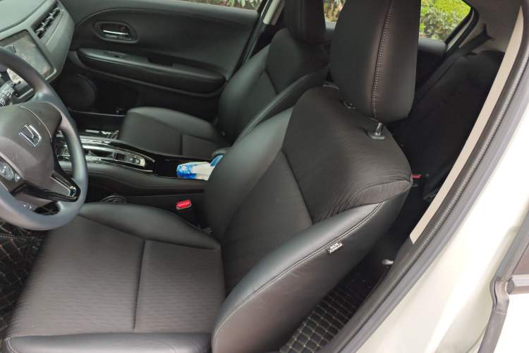 Used Honda Vezel 2020 220 TURBO CVT Luxury Edition Left Front Seat