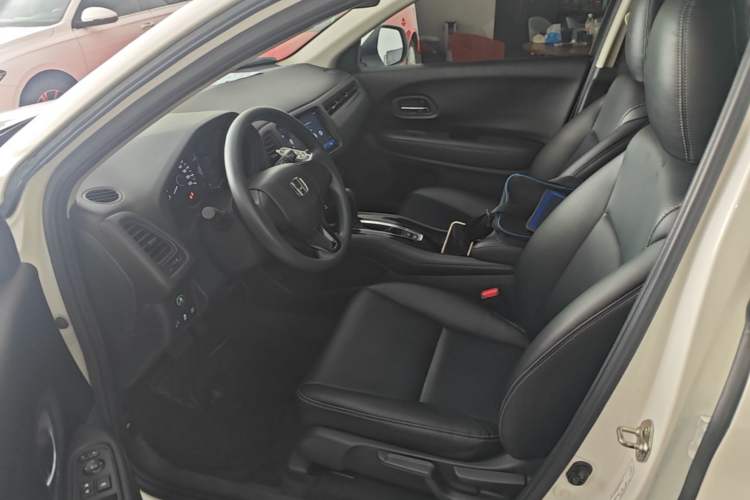 Used Honda Vezel 2020 1.5L CVT Elite Edition Left Front Seat