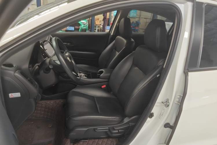 Used Honda Vezel 2020 220 TURBO CVT Luxury Edition Left Front Seat