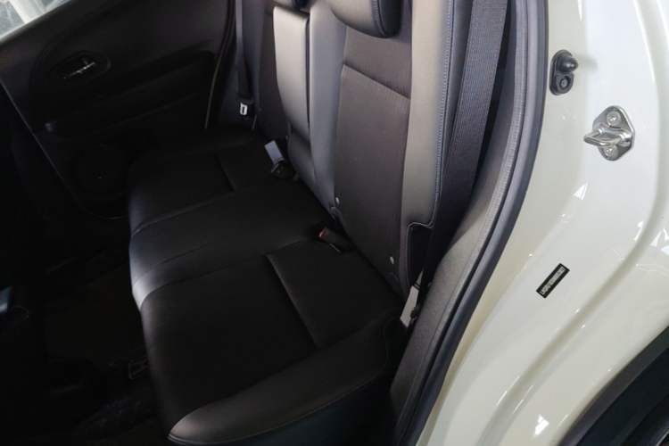 Used Honda Vezel 2020 220 TURBO CVT Luxury Edition Left Rear Seat