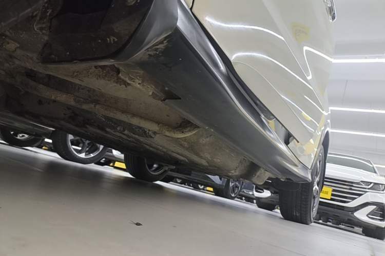 Used Honda Vezel 2020 1.5L CVT Pioneer Edition Left Side Sill