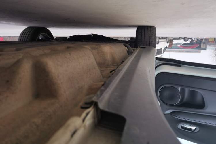 Used Honda Vezel 2020 1.5L CVT Pioneer Edition Left Side Sill