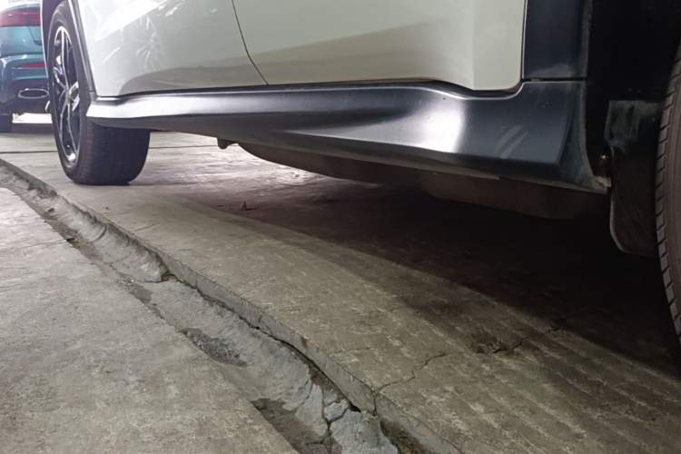 Used Honda Vezel 2020 1.5L CVT Pioneer Edition Left Side Sill
