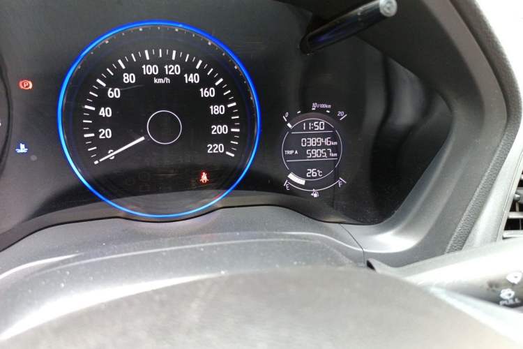 Used Honda Vezel 2020 1.5L CVT Elite Edition Odometer Close Up