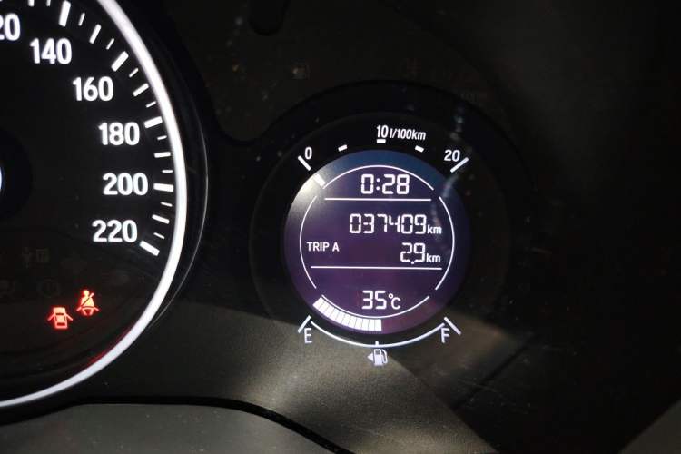 Used Honda Vezel 2020 1.5L CVT Pioneer Edition Odometer Close Up