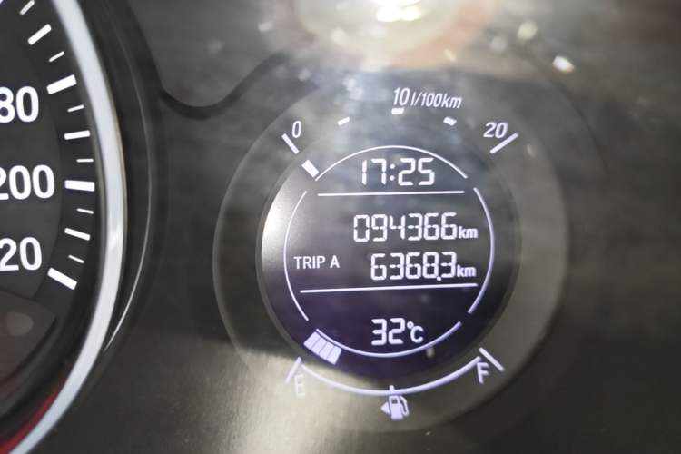 Used Honda Vezel 2020 1.5L CVT Pioneer Edition Odometer Close Up