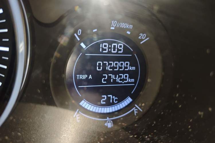 Used Honda Vezel 2020 1.5L CVT Pioneer Edition Odometer Close Up