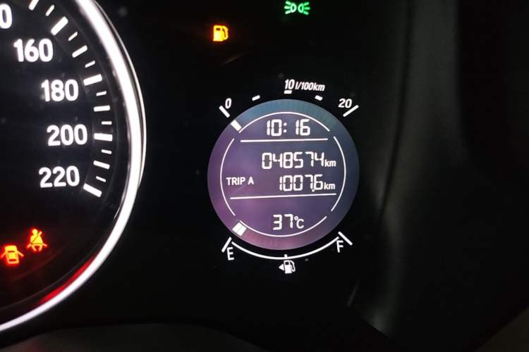 Used Honda Vezel 2020 1.5L CVT Elite Edition Odometer Close Up