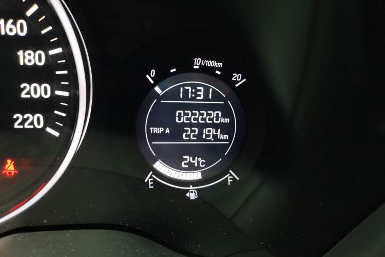 Used Honda Vezel 2020 1.5L CVT Pioneer Edition Odometer Close Up