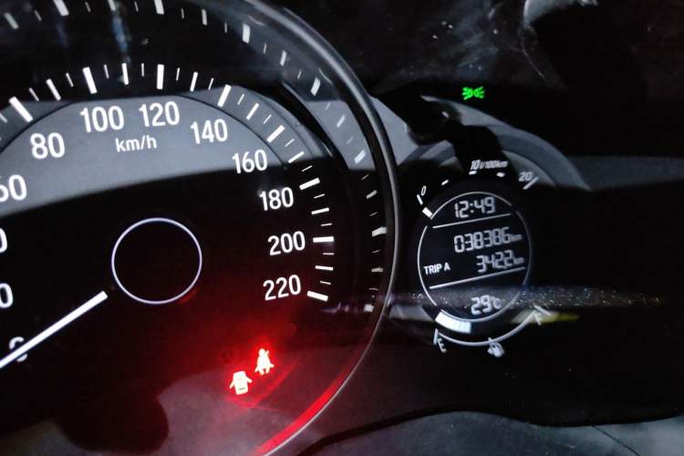 Used Honda Vezel 2020 1.5L CVT Luxury Edition Odometer Close Up