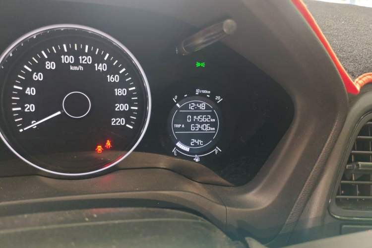 Used Honda Vezel 2020 1.5L CVT Elite Edition Odometer Close Up