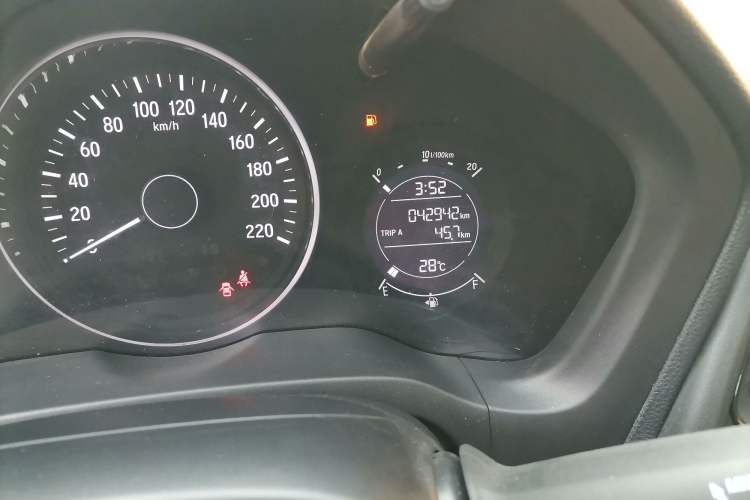 Used Honda Vezel 2020 1.5L CVT Elite Edition Odometer Close Up