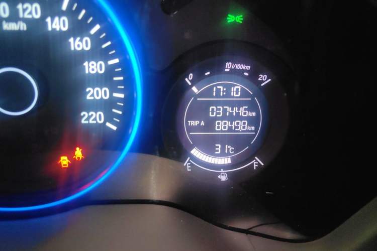 Used Honda Vezel 2020 1.5L CVT Pioneer Edition Odometer Close Up