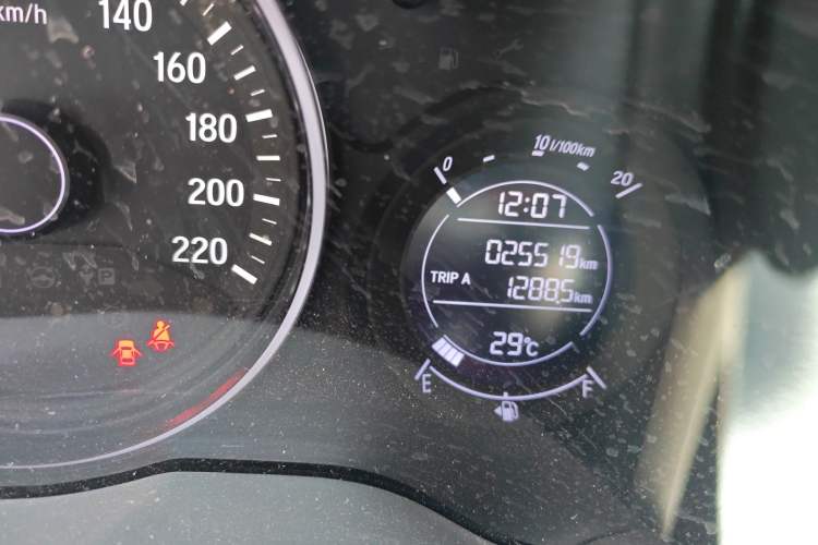 Used Honda Vezel 2020 220 TURBO CVT Elite Edition Odometer Close Up