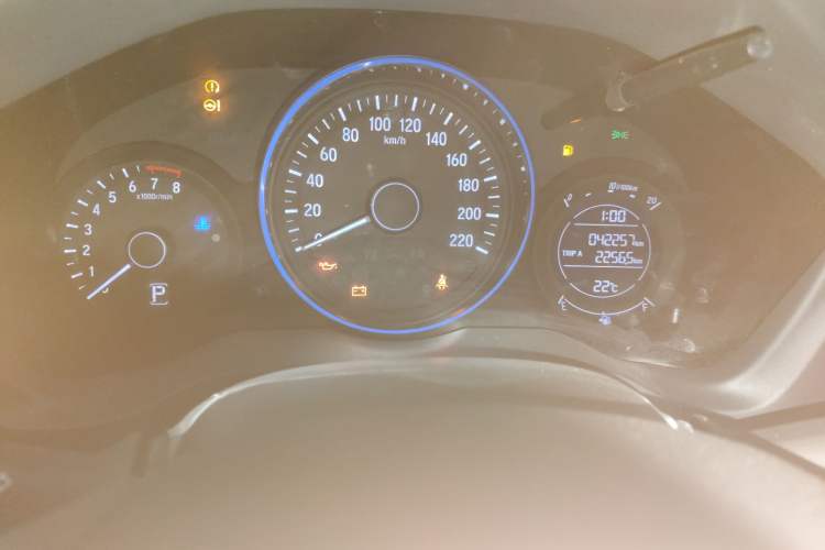 Used Honda Vezel 2020 1.5L CVT Pioneer Edition Odometer Close Up