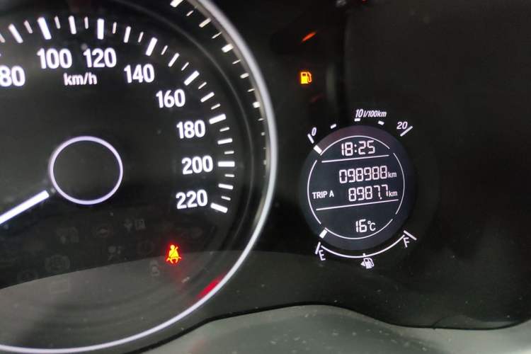 Used Honda Vezel 2020 1.5L CVT Pioneer Edition Odometer Close Up