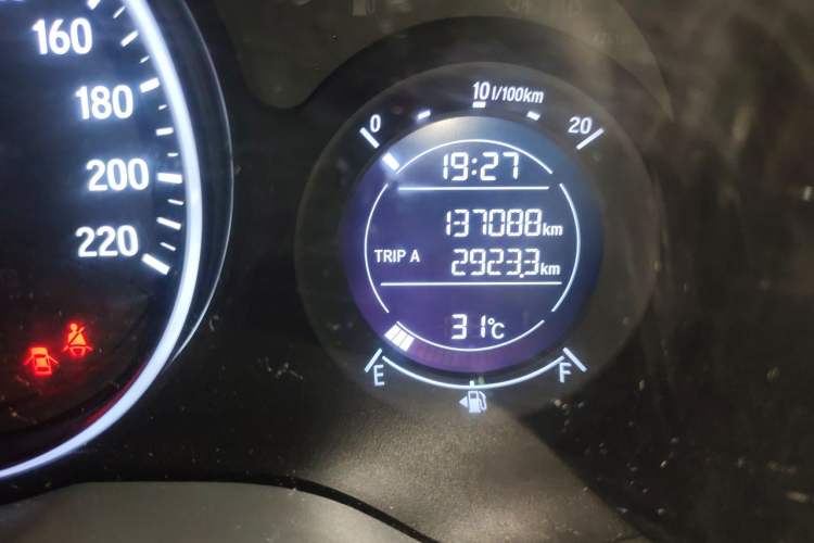 Used Honda Vezel 2020 1.5L CVT Luxury Edition Odometer Close Up