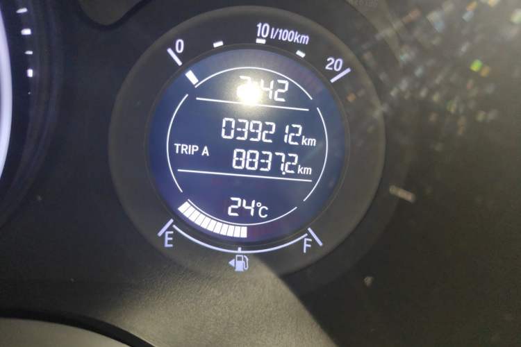 Used Honda Vezel 2020 1.5L CVT Elite Edition Odometer Close Up