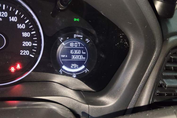 Used Honda Vezel 2020 1.5L CVT Pioneer Edition Odometer Close Up