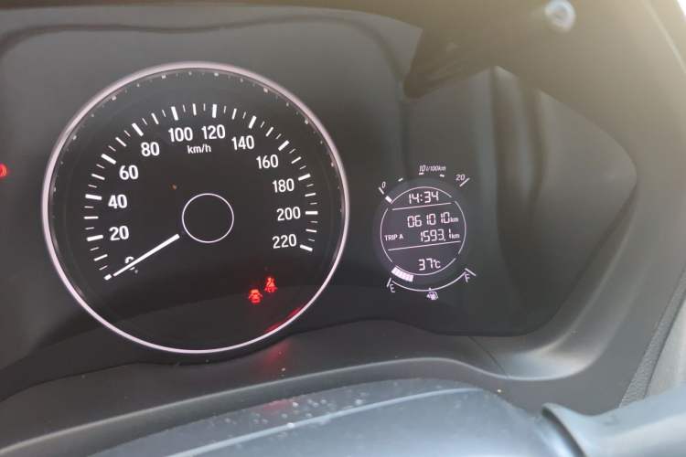 Used Honda Vezel 2020 1.5L CVT Pioneer Edition Odometer Close Up