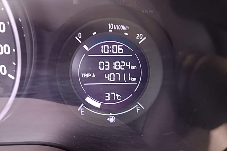 Used Honda Vezel 2020 1.5L CVT Luxury Edition Odometer Close Up