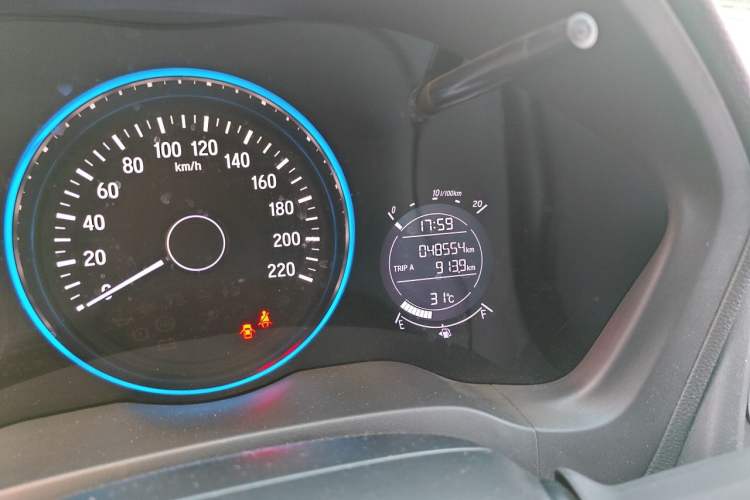 Used Honda Vezel 2020 1.5L CVT Pioneer Edition Odometer Close Up