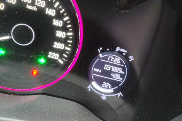 Used Honda Vezel 2020 1.5L CVT Pioneer Edition Odometer Close Up