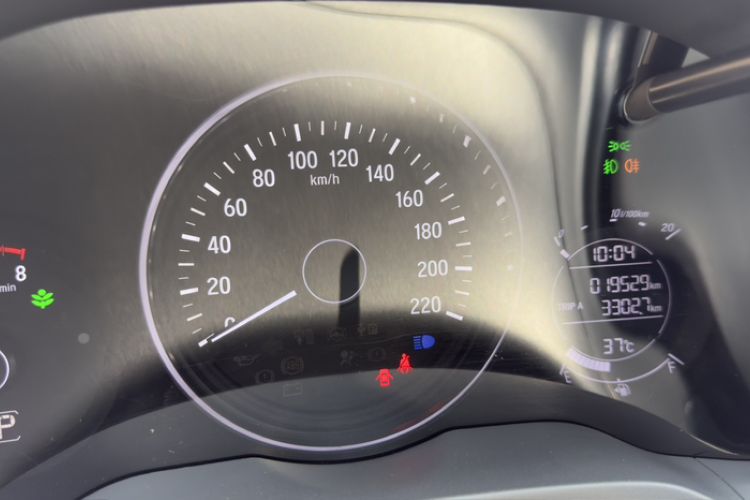 Used Honda Vezel 2020 1.5L CVT Luxury Edition Odometer Close Up