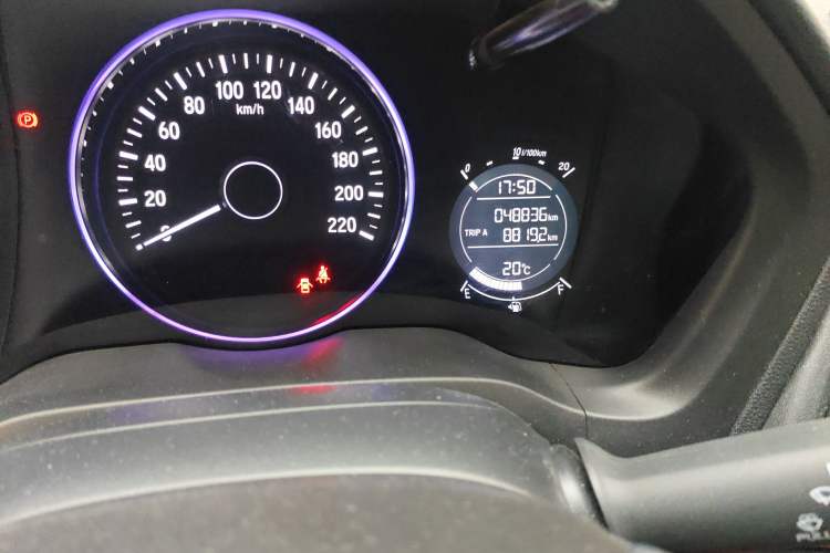 Used Honda Vezel 2020 1.5L CVT Luxury Edition Odometer Close Up