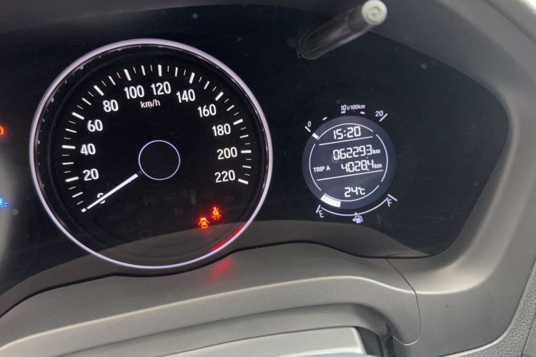 Used Honda Vezel 2020 220 TURBO CVT Luxury Edition Odometer Close Up