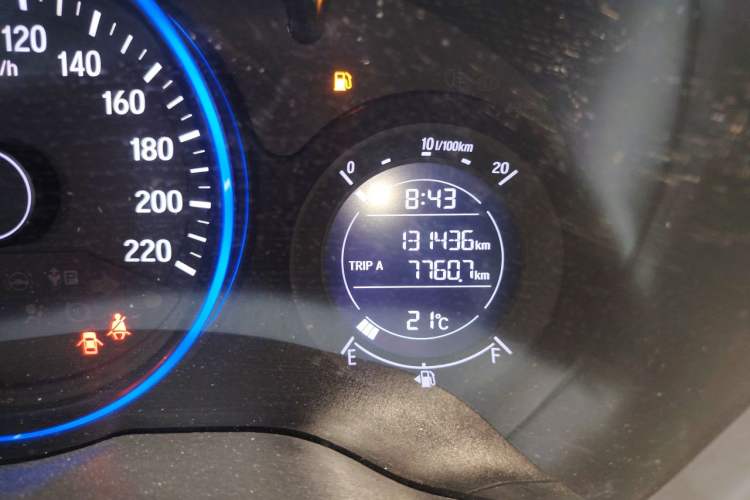 Used Honda Vezel 2020 1.5L CVT Elite Edition Odometer Close Up