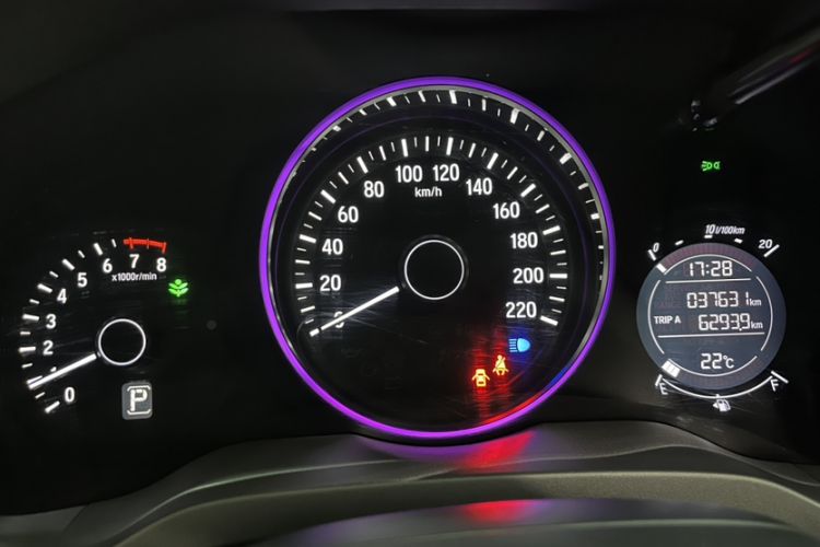 Used Honda Vezel 2020 1.5L CVT Luxury Edition Odometer Close Up