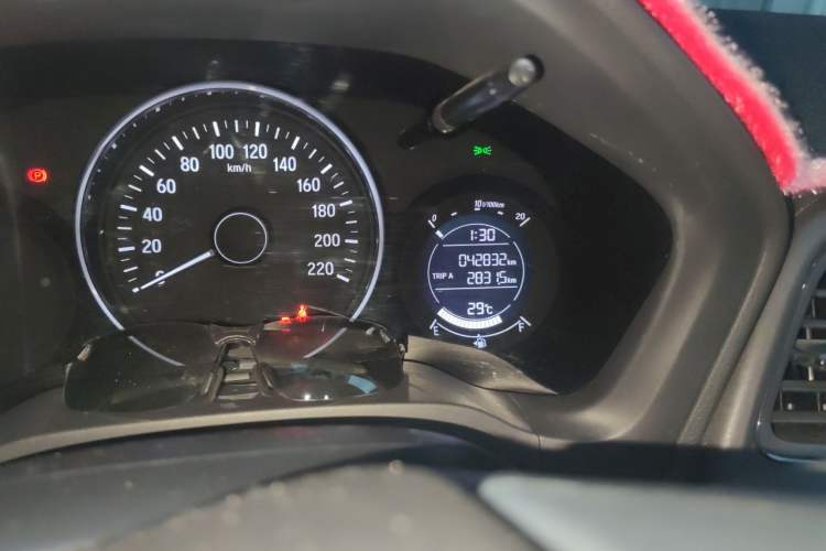 Used Honda Vezel 2020 1.5L CVT Elite Edition Odometer Close Up