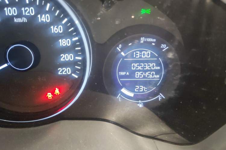 Used Honda Vezel 2020 1.5L CVT Pioneer Edition Odometer Close Up