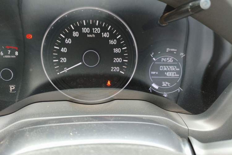 Used Honda Vezel 2020 1.5L CVT Pioneer Edition Odometer Close Up